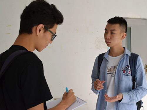 学员接受采访
